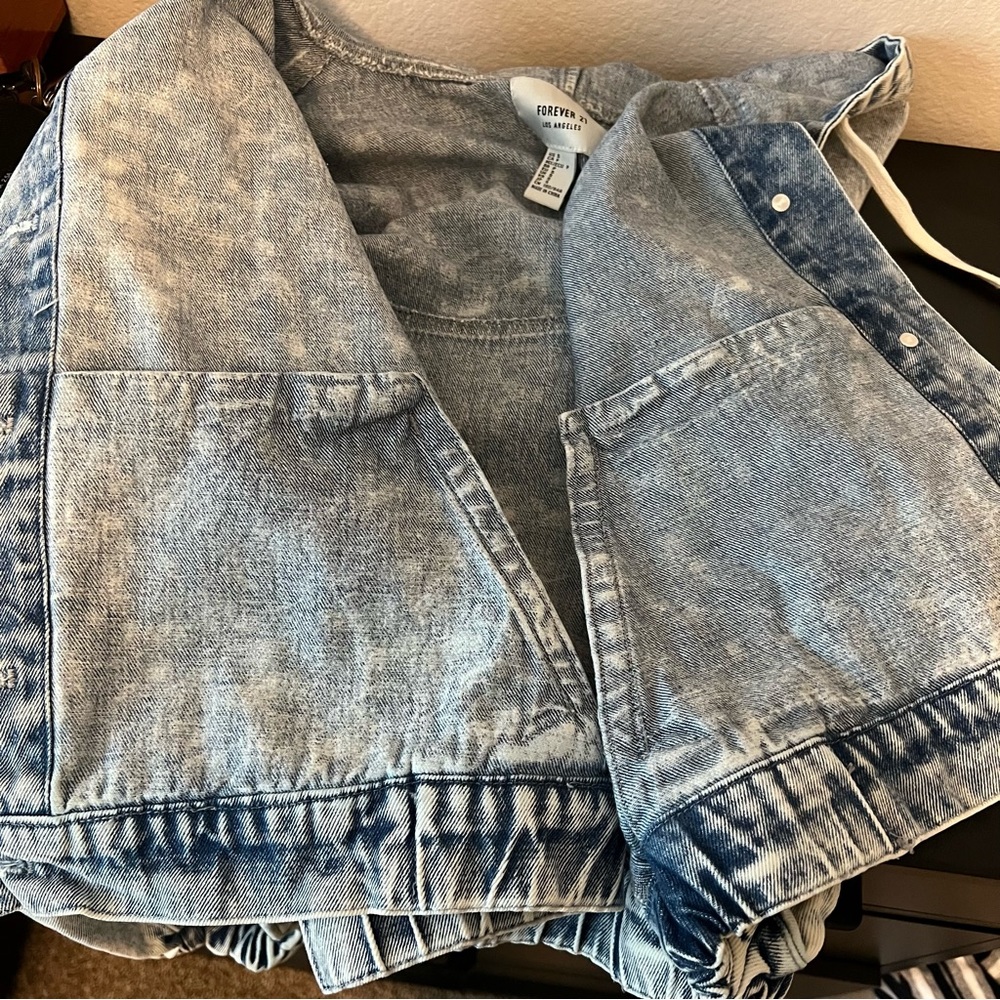 Forever 21 Blue/Denim Oversized Jean Jacket Size Small - Picture 7 of 7